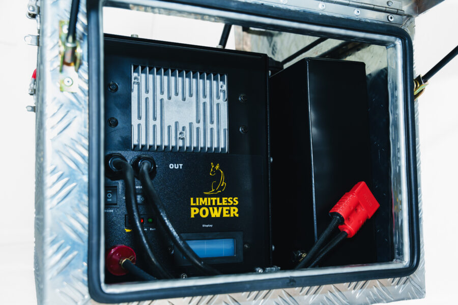 100 AMP LIMITLESS SMART BATTERY CHARGER - Image 3